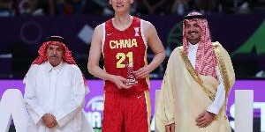 媒体人：胡金秋的护筐不够好 但他在进攻端的表现实在耀眼